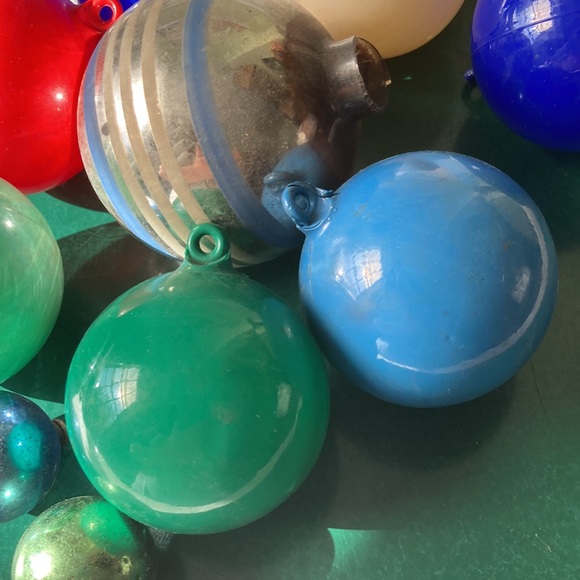 Bundle of 10 vintage Christmas ornaments mercury glass and plastic - Picture 5 of 9